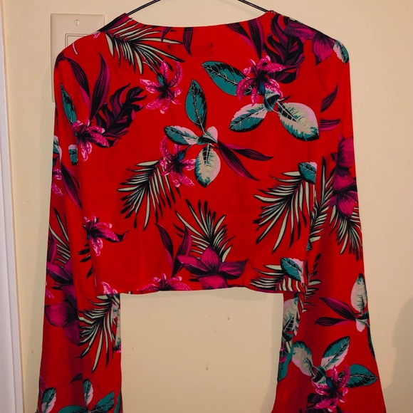 Crop top - Picture 2 of 3